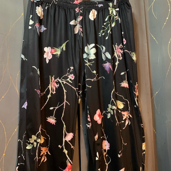 Plus Size Capri Pajama Set - Picture 2 of 3